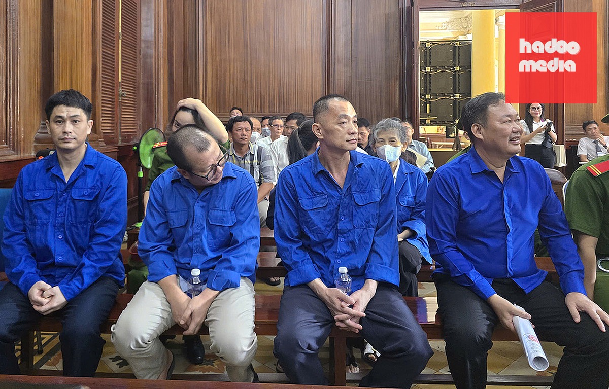 Các bị cáo trong vụ án tại tòa hôm nay. Ảnh: Hải Duyên