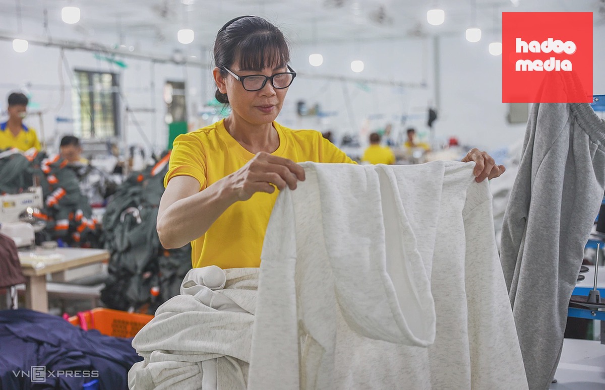 Giờ vào ca của công nhân may TP HCM, tháng 8/2025. Ảnh: Như Quỳnh