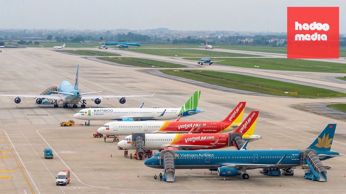 Máy bay đỗ tại sân bay Nội Bài. Ảnh: Phan Công