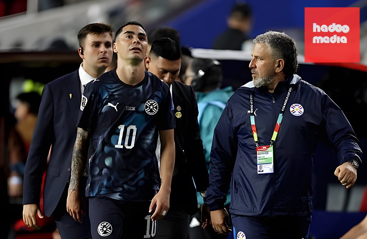 Tấm thẻ đỏ đầu tiên theo lỗi này thuộc về tiền vệ Miguel Almiron (đội tuyển Paraguay) trong trận đấu gặp Thổ Nhĩ Kỳ.

Tấm thẻ đỏ muộn màng của Hincapie cũng khép lại một ngày thi đấu thất vọng của Ecuador khi họ hoàn toàn lép vế trước sức ép từ đội chủ nhà.

Hai bàn thắng trong nửa giờ thi đấu đầu tiên là đủ để Mexico đi tiếp.