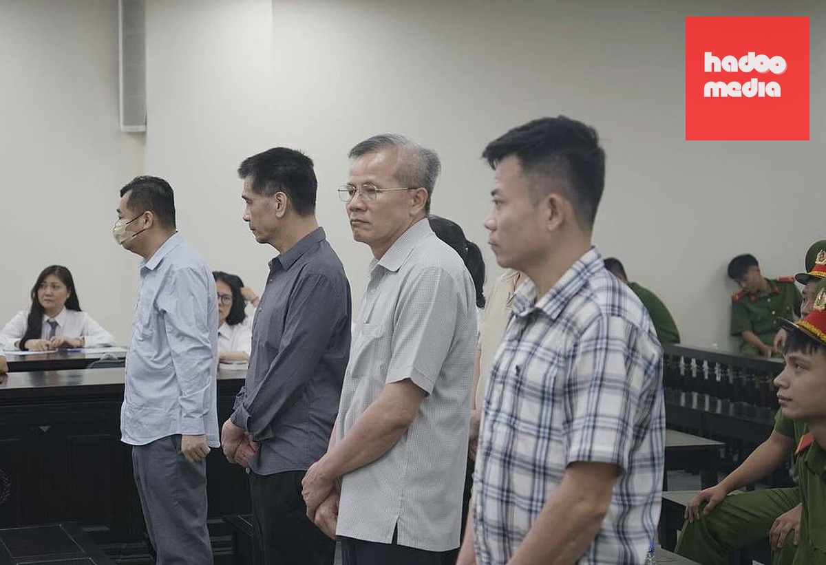 Bị cáo Quý, Thắng, Hưng, Tính (từ trái qua) nghe tuyên án vào chiều 1/7. Ảnh: Danh Lam