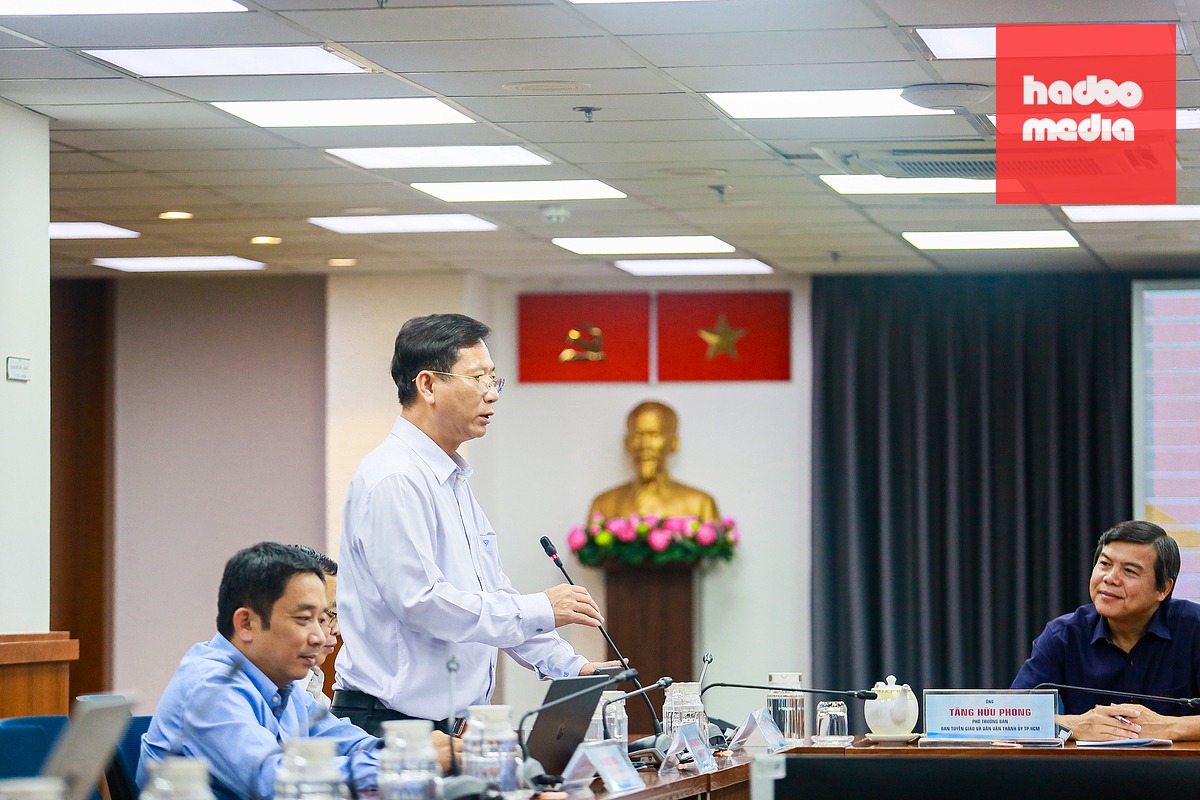 Cuộc họp cung cấp thông tin, phát ngôn liên quan đến kinh tế và xã hội TP.HCM tổ chức định kỳ thứ Năm hằng tuần - Ảnh: CHÂU TUẤN