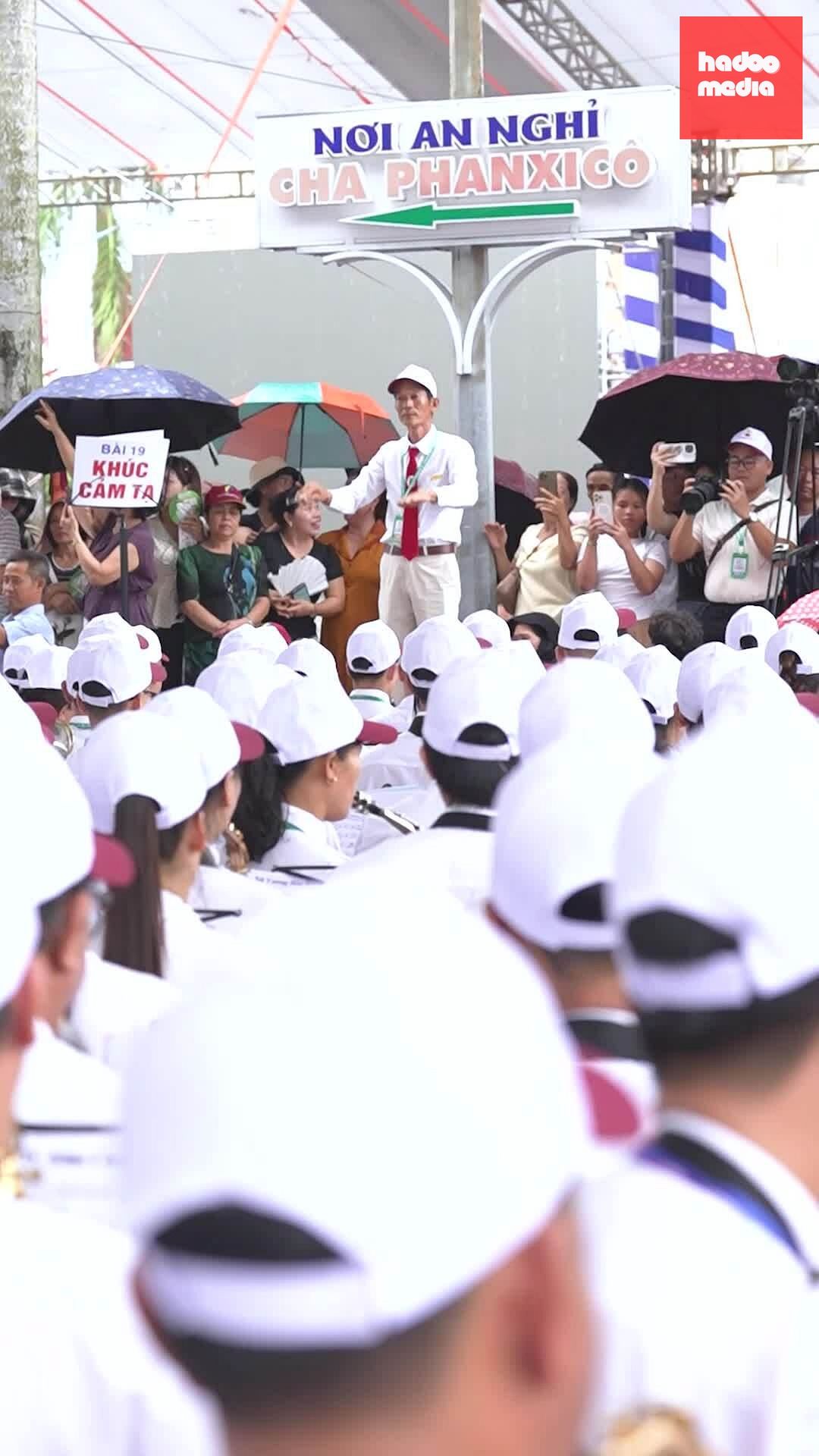 Nhóm kèn 700 người tập luyện. Video: Minh Hoàng