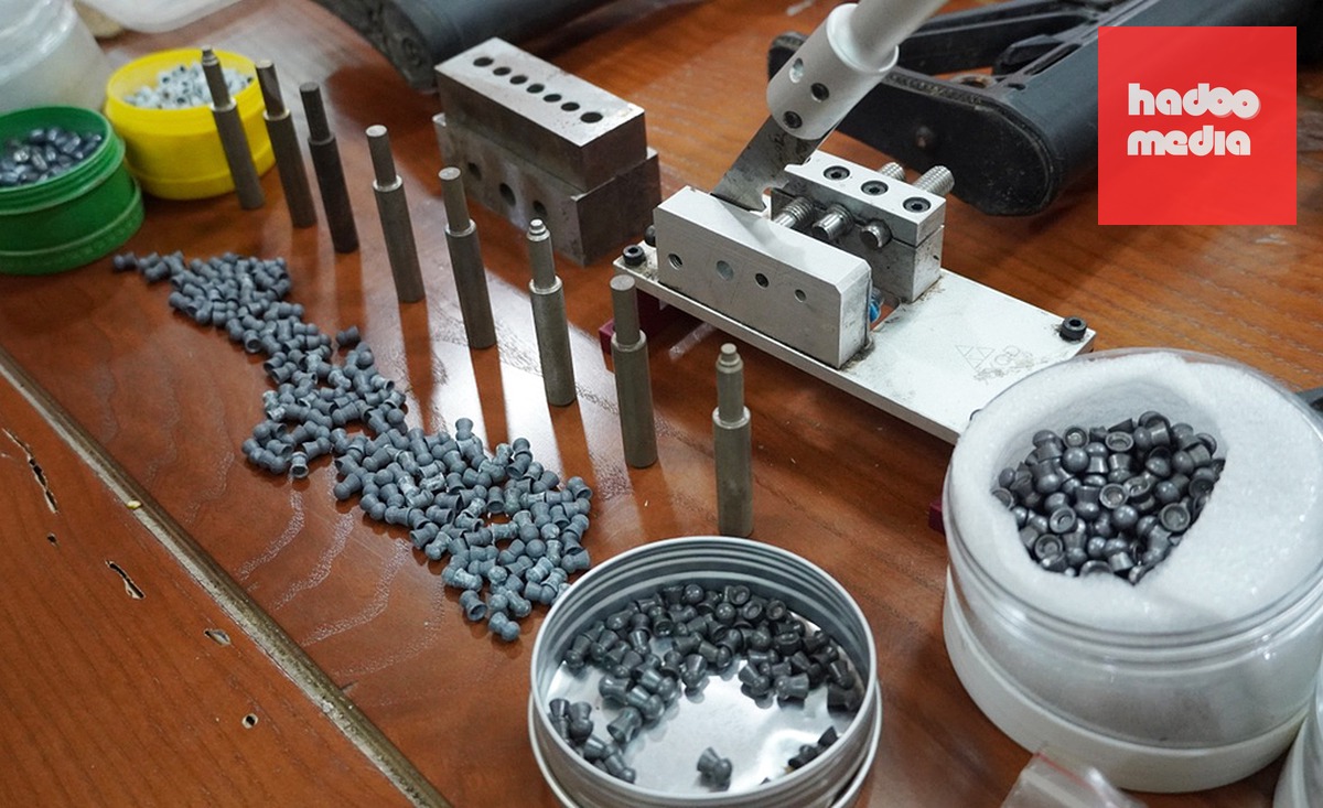 Bộ khuôn đúc đạn chì được thu giữ. Ảnh: Công an tỉnh Quảng Trị