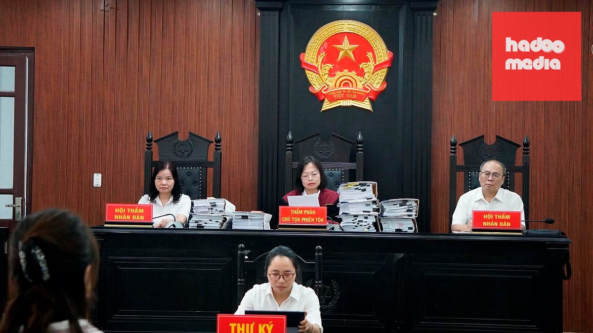 Hội đồng xét xử phiên tòa - Ảnh: THÂN HOÀNG