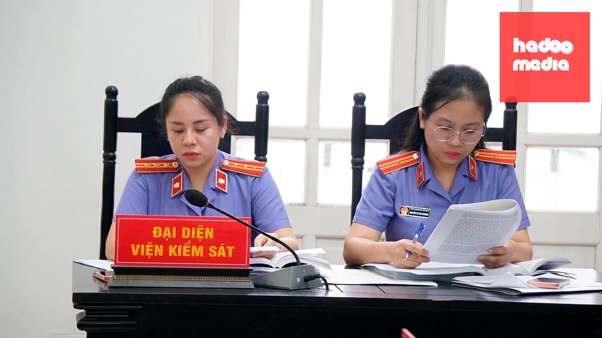 Đại diện viện kiểm sát giữ quyền công tố tại phiên tòa - Ảnh: THÂN HOÀNG