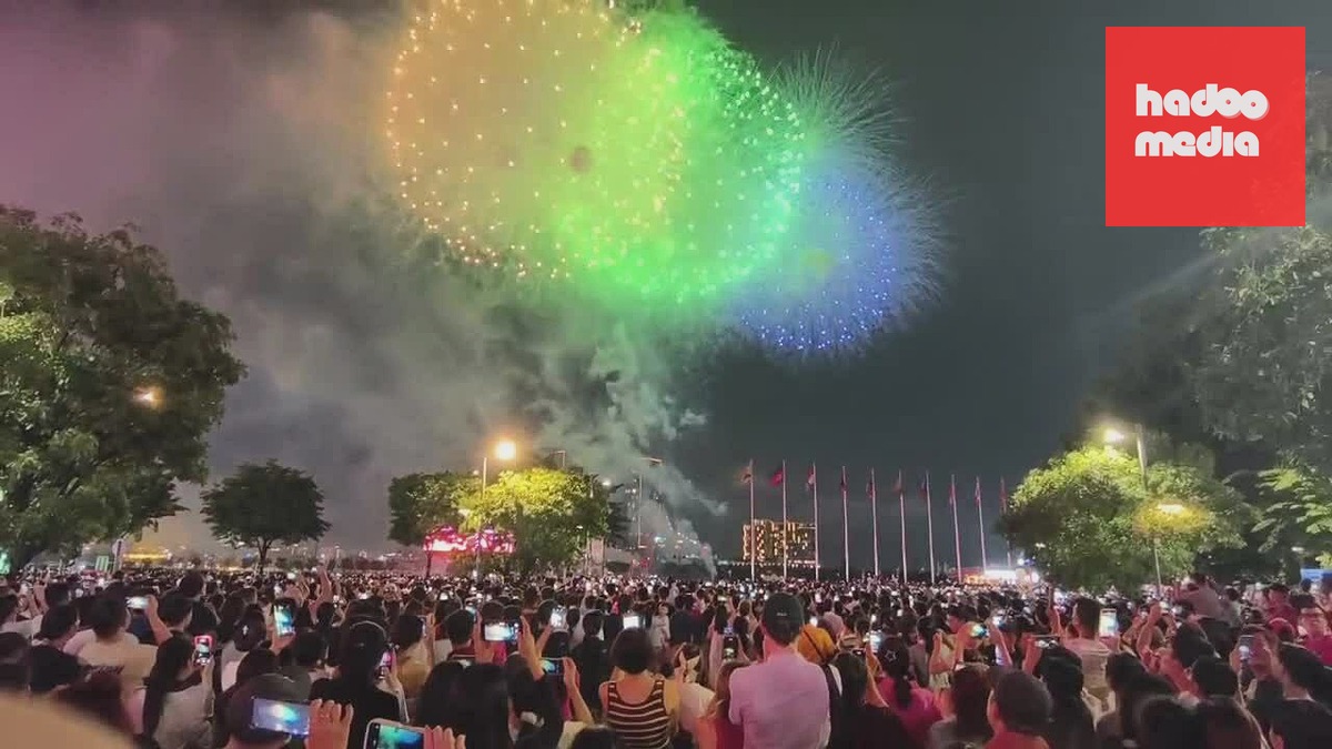 Pháo hoa ở bến Bạch Đằng