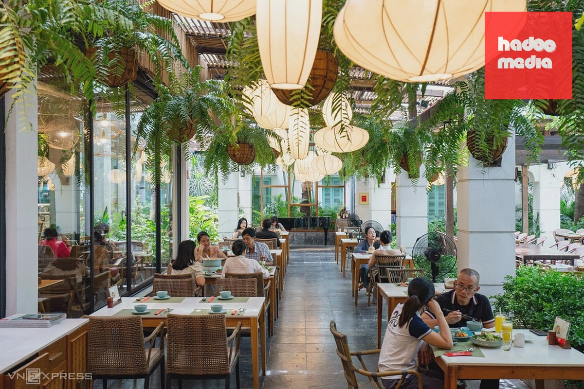 Một nhà hàng tại phường Hai Bà Trưng, Hà Nội. Ảnh: Phương Anh