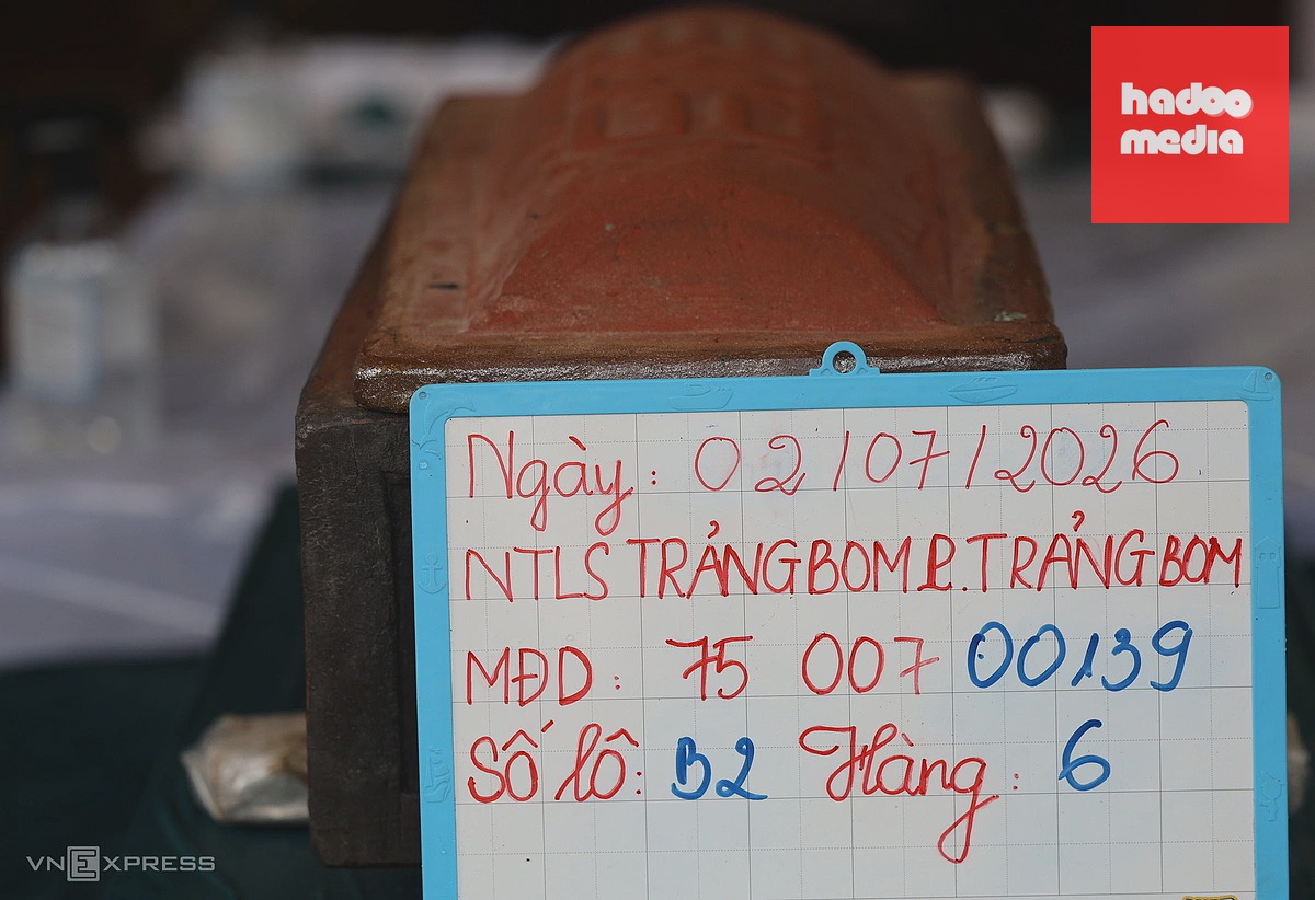 Kỷ vật trong mộ liệt sĩ khuyết danh tại Nghĩa trang Trảng Bom