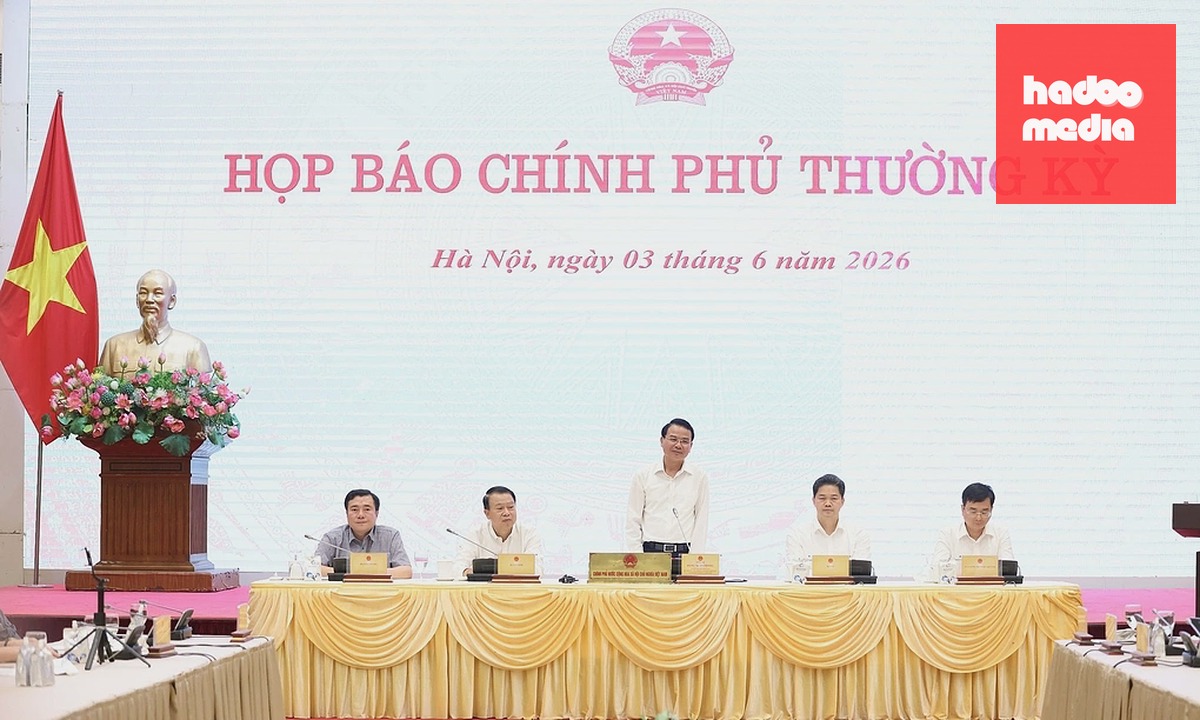 Đại diện các bộ ngành trả lời tại họp báo Chính phủ tháng 6/2026. Ảnh: VGP