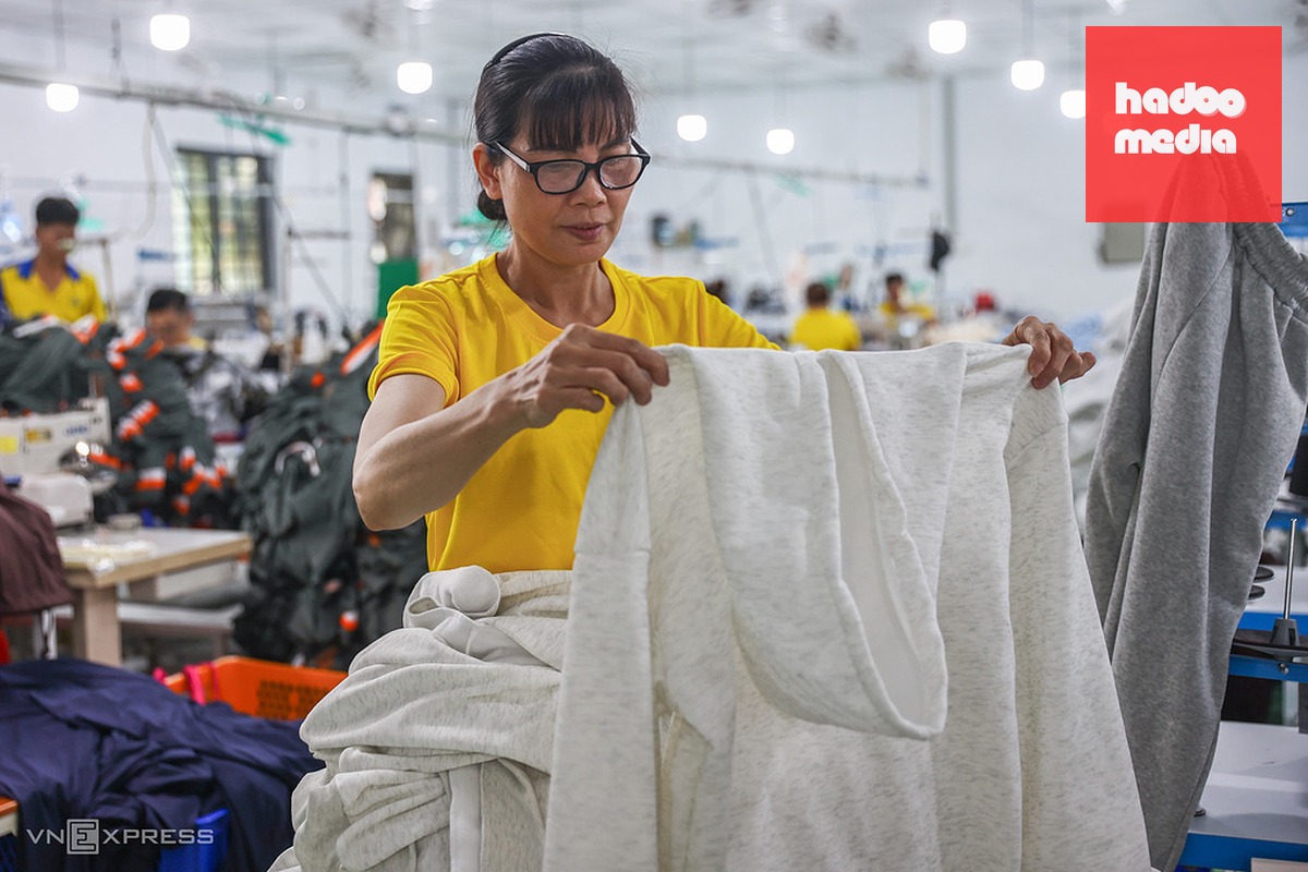 Công nhân tại Công ty may mặc Dony tại xã Vĩnh Lộc A, TP HCM, tháng 8/2025. Ảnh: Quỳnh Trần