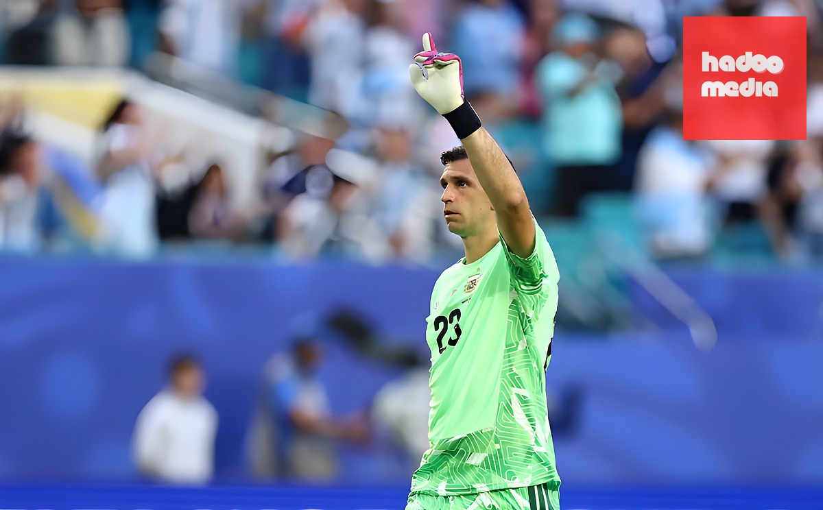 Emiliano Martinez (6.7 điểm). Thủ thành thuộc biên chế Aston Villa không có lỗi trong cả hai bàn thua của Argentina khi đối thủ dứt điểm quá hiểm hóc. Tuy nhiên, anh vẫn duy trì được sự tập trung với một vài pha ra vào hợp lý và cứu thua quan trọng ở cuối hiệp phụ. Ảnh: Getty Images.