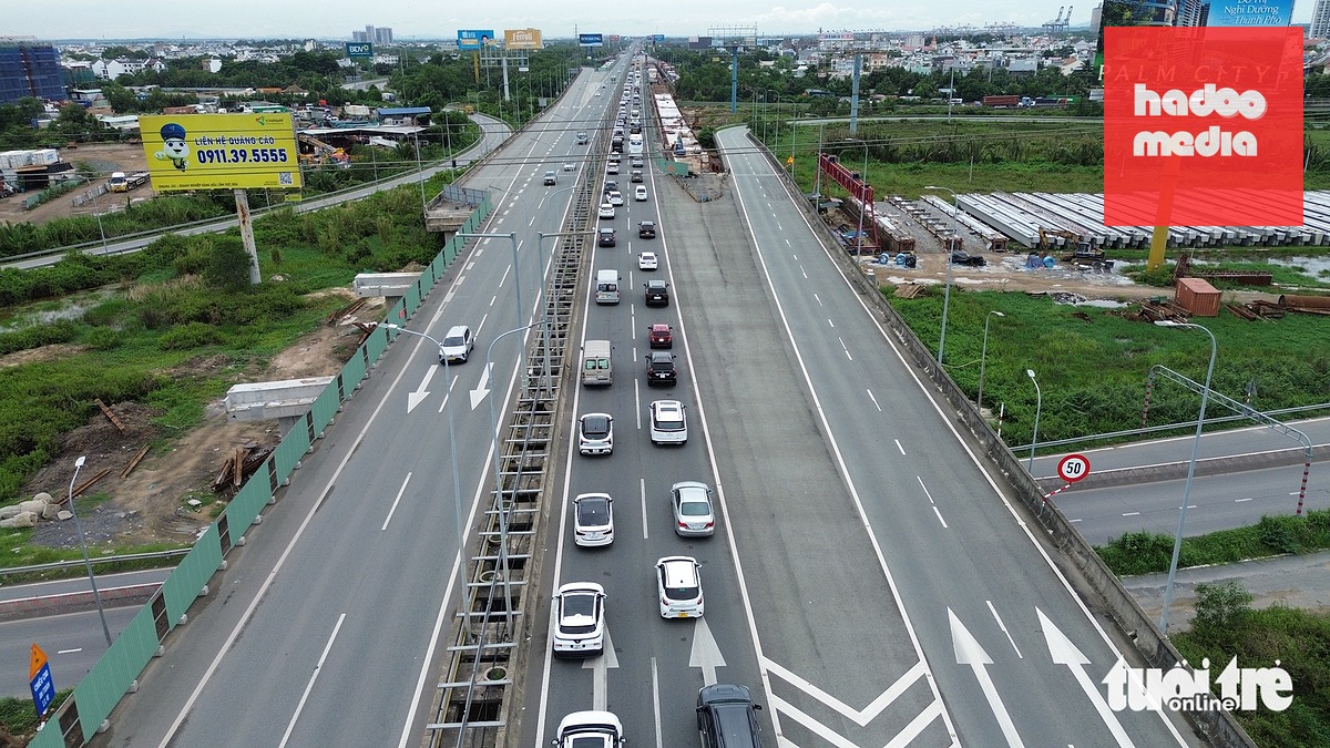 Nhiều tài xế ngao ngán khi cao tốc thường xuyên kẹt xe vào nhiều tuần qua - Ảnh: MINH HÒA