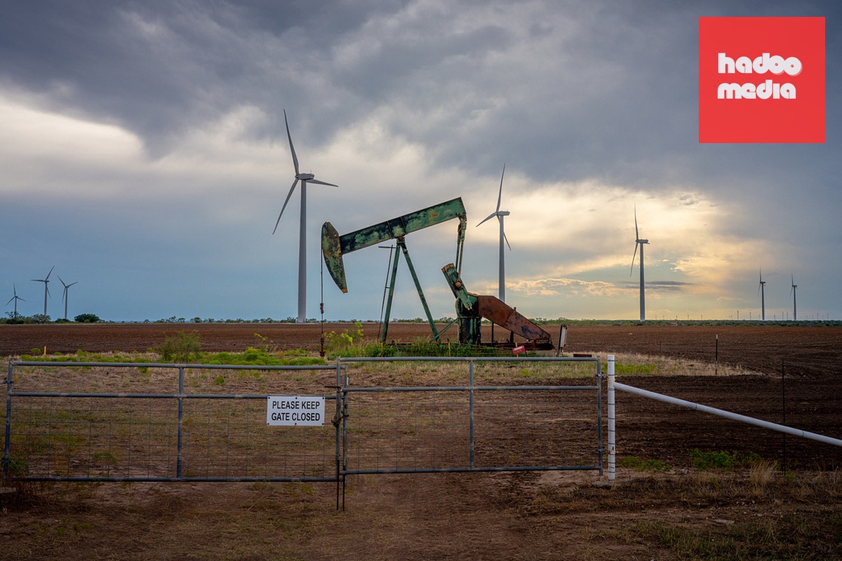 Một máy bơm dầu ở Nolan, Texas vào ngày 4/10/2023. Ảnh: AFP