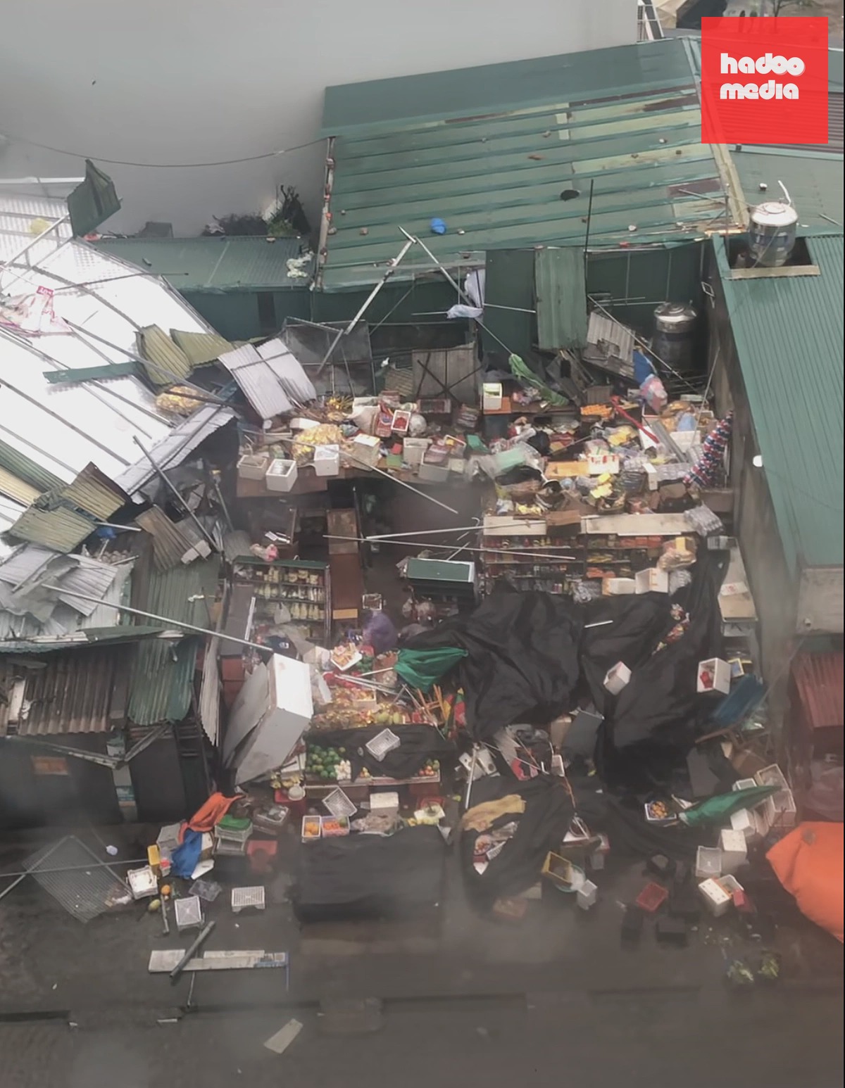 Bão Maysak gây ngập lụt và tốc mái nhà tại Móng Cái