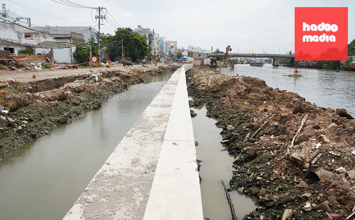 Đoạn bờ kè đường Nguyễn Duy gần cầu Chánh Hưng đang trong quá trình hoàn thiện