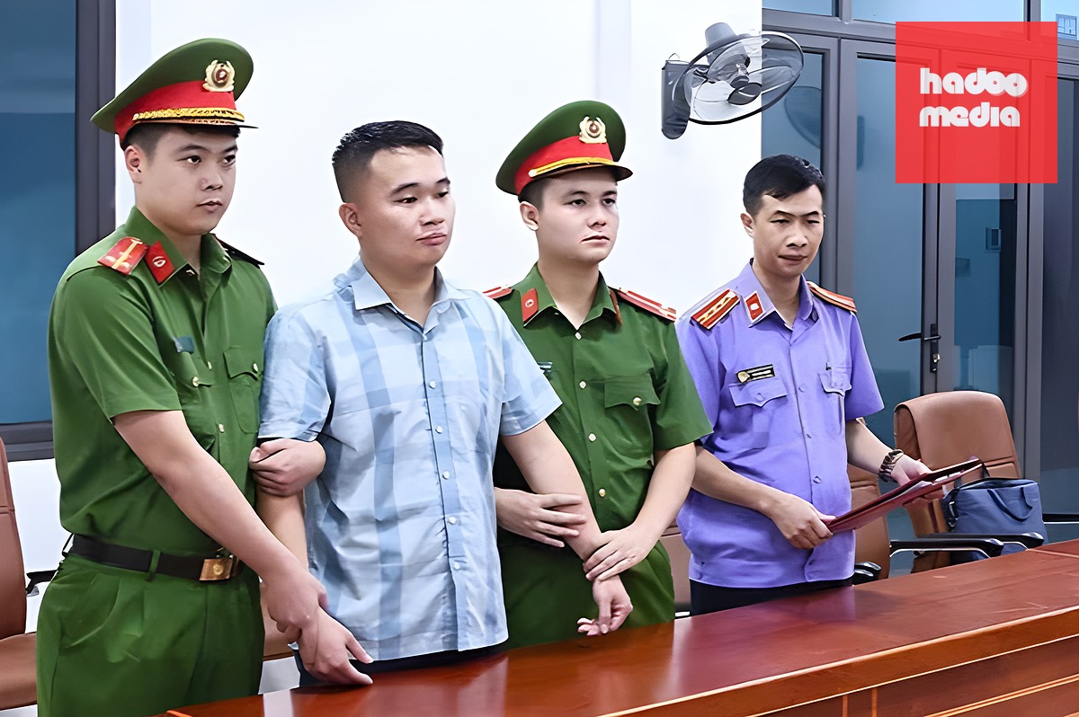 Nguyễn Hà Duy, sinh năm 1998, giáo viên Trường THPT chuyên Tuyên Quang, tại cơ quan điều tra - Ảnh: Công an tỉnh Tuyên Quang