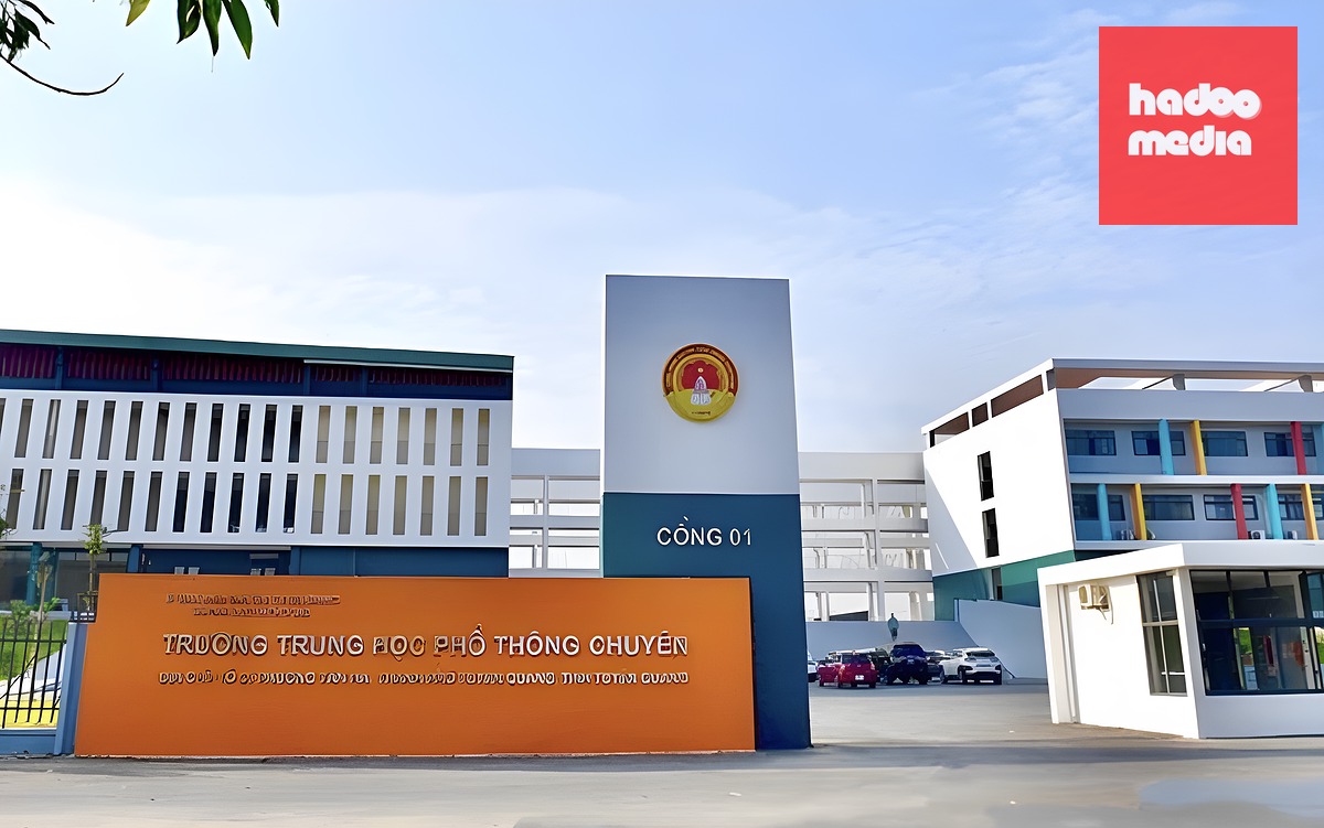 Vụ hơn 140 điểm 10 toán tốt nghiệp: Giữ khẩn cấp 1 giáo viên Trường THPT chuyên Tuyên Quang - Ảnh 2.