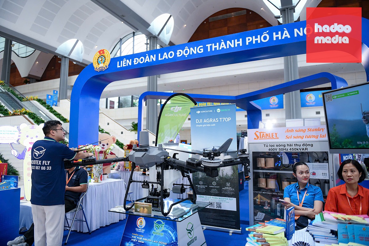 Nhiều sản phẩm công nghệ cao được Liên đoàn Lao động TP Hà Nội đưa tới Triển lãm trí tuệ người lao động Việt Nam - Ảnh: NAM TRẦN