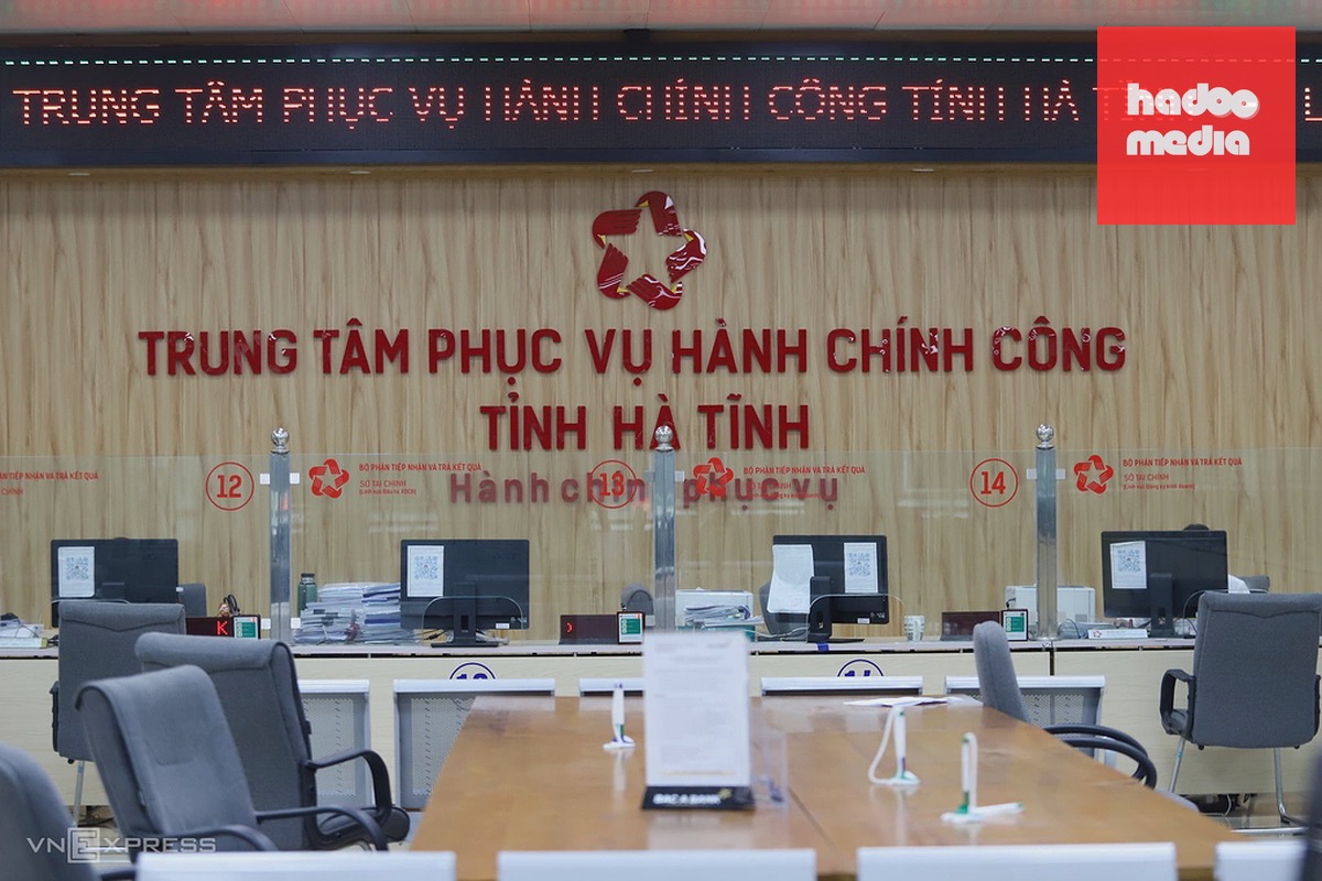 Cán bộ, công chức, viên chức làm việc Trung tâm Phục vụ hành chính công tỉnh Hà Tĩnh, tháng 11/2025. Ảnh: Đức Hùng
