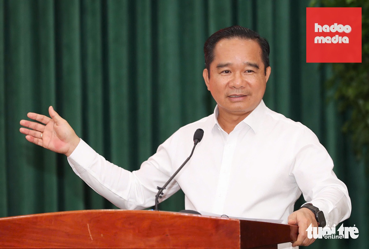 Chủ tịch UBND TP.HCM Nguyễn Văn Được chủ trì hội nghị - Ảnh: HOÀNG TRIỀU