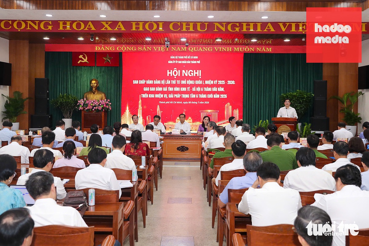 Hội nghị Ban Chấp hành Đảng bộ lần thứ tư (mở rộng) khóa 1, nhiệm kỳ 2025 - 2030 tổ chức sáng 8-7 - Ảnh: HOÀNG TRIỀU