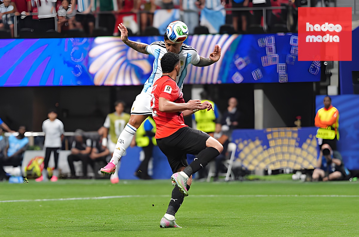 Cú đánh đầu của Enzo Fernandez giúp Argentina giành chiến thắng. Ảnh: Getty Images