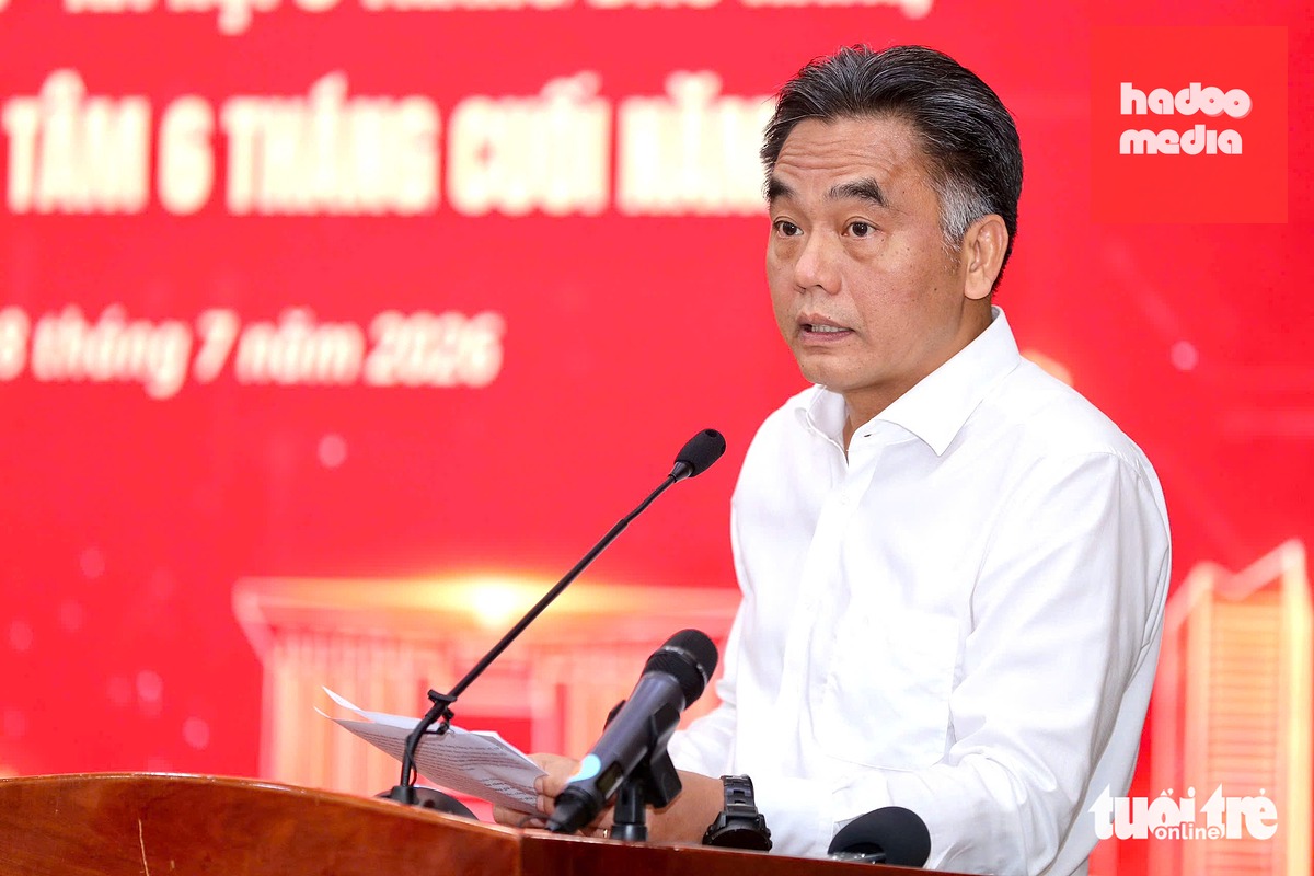 Phó chủ tịch thường trực UBND TP.HCM Nguyễn Lộc Hà phát biểu kết luận hội nghị - Ảnh: HOÀNG TRIỀU