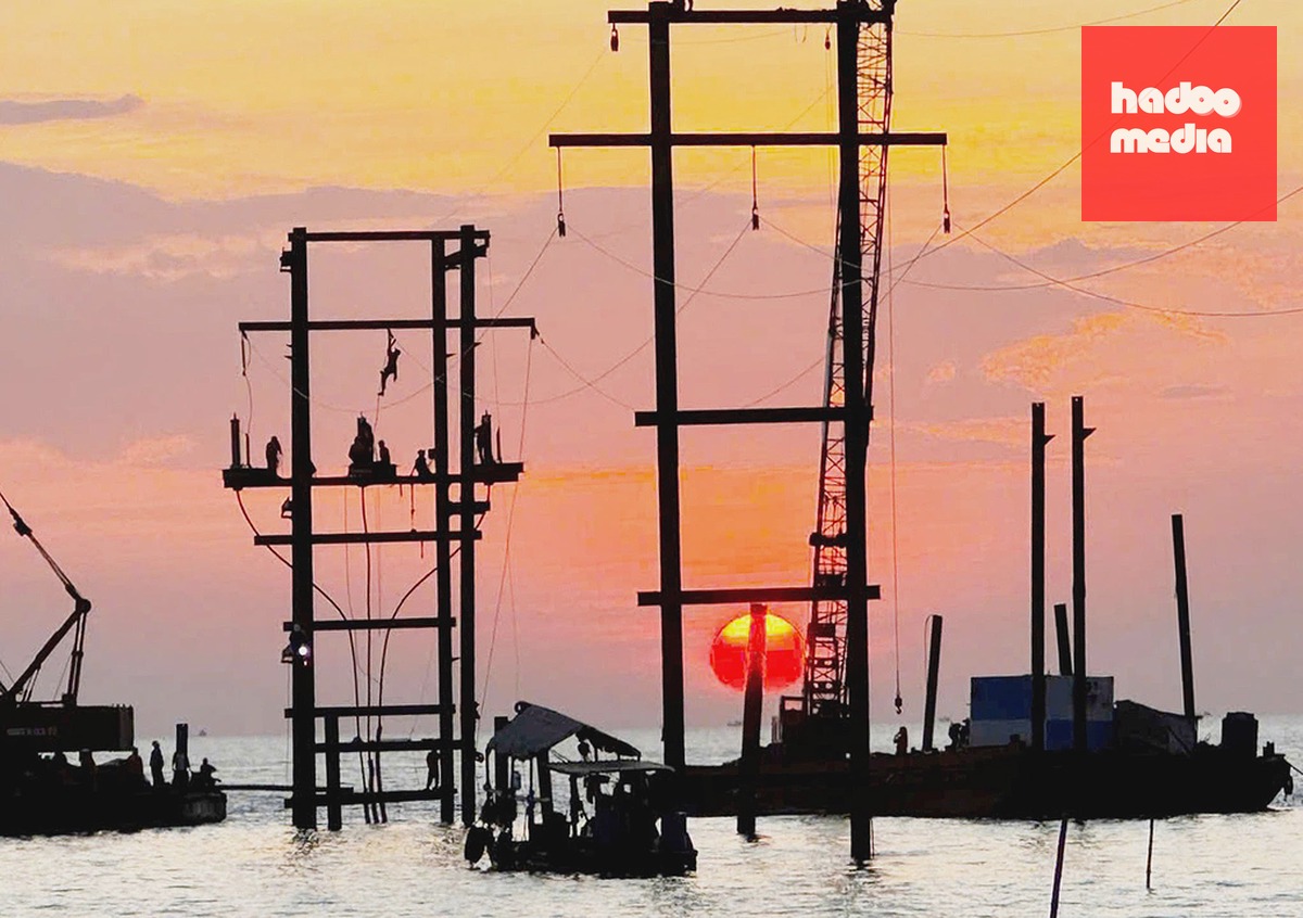 iện lực An Giang dựng trụ, xây dựng đường dây tạm 110kV trên không để cấp điện cho Phú Quốc, tháng 12/2025. Ảnh: Dương Đông