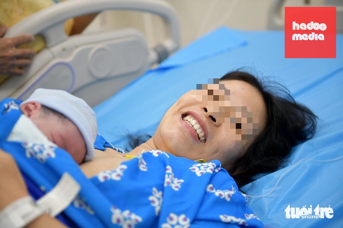 Trong 6 tháng đầu năm 2026, thành phố ghi nhận 36.103 trẻ chào đời - Ảnh: Báo điện tử Tuổi Trẻ