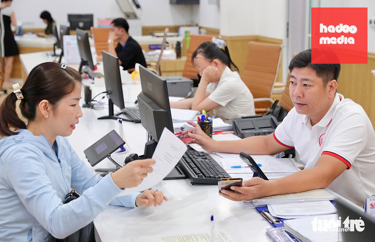 Điều khiến nhiều người hài lòng không chỉ là thủ tục được giải quyết trong ngày nghỉ, mà còn là việc họ không còn phải nghỉ một ngày công để hoàn thành các thủ tục hành chính.