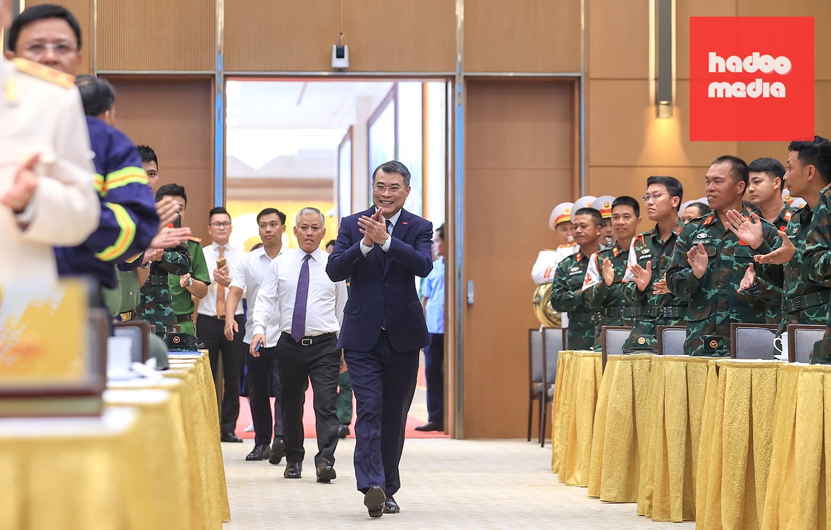 Thủ tướng Chính phủ Lê Minh Hưng đến dự lễ tuyên dương - Ảnh: NHẬT BẮC