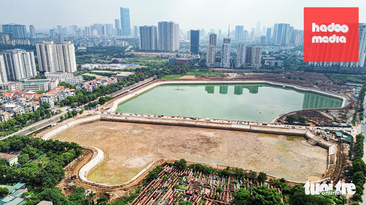 Hồ điều hòa Đồng Bông 2 được triển khai tại phường Đại Mỗ  với quy mô 17,2ha, trong đó diện tích mặt nước 12ha, tổng chiều dài kè gần 1.950m - Ảnh: HỒNG QUANG