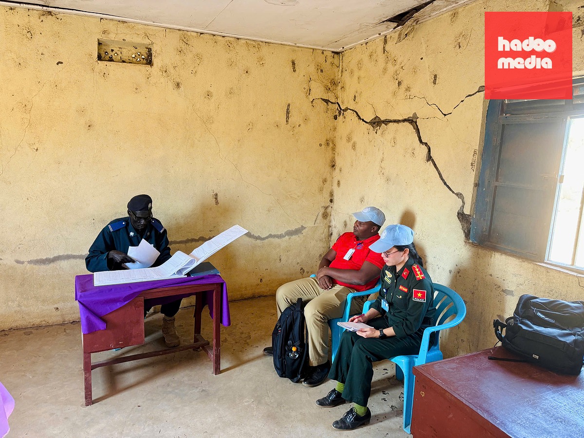 Thiếu tá Trần Thị Thu Trang thực hiện nhiệm vụ gìn giữ hòa bình Liên hợp quốc ở Nam Sudan - Anh: NVCC