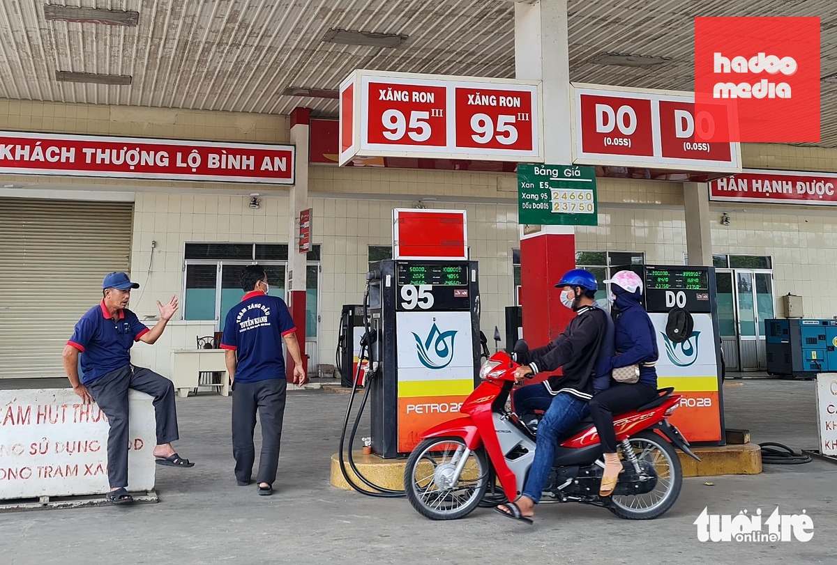 Nhiều doanh nghiệp bán lẻ xăng dầu tại TP.HCM và phía Nam cho biết liên tục nhận được mức chiết khấu thấp, chỉ khoảng 50 đồng/lít xăng, dầu tùy thời điểm - Ảnh: C.T.