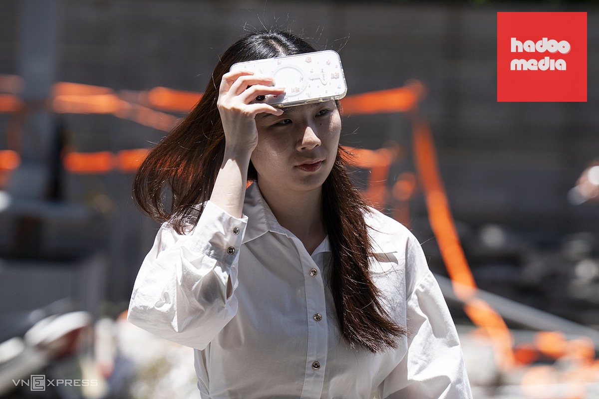 Nắng nóng ở Hà Nội 24/6. Ảnh: Tùng Đinh