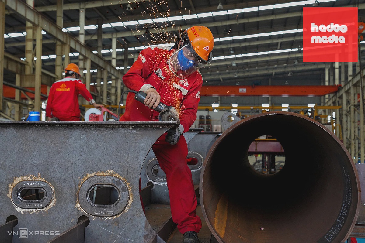 Lắp ráp vòm cầu đi bộ 3.400 tấn vượt sông Sài Gòn: Công trình biểu tượng Nam Bộ