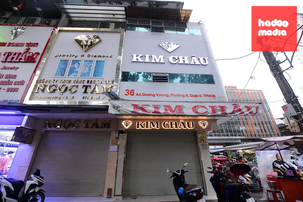 Nhiều cửa hàng kim cương đóng cửa - Ảnh: QUANG ĐỊNH