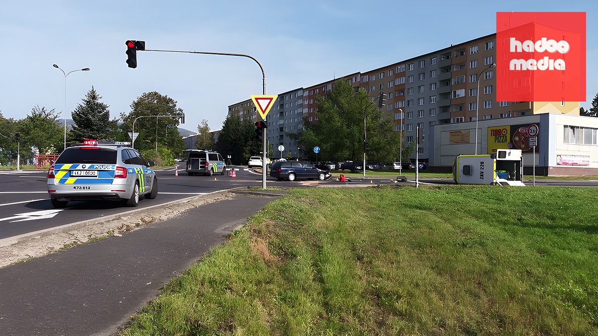 Nehoda sanitky na Karlovarsku z roku 2023