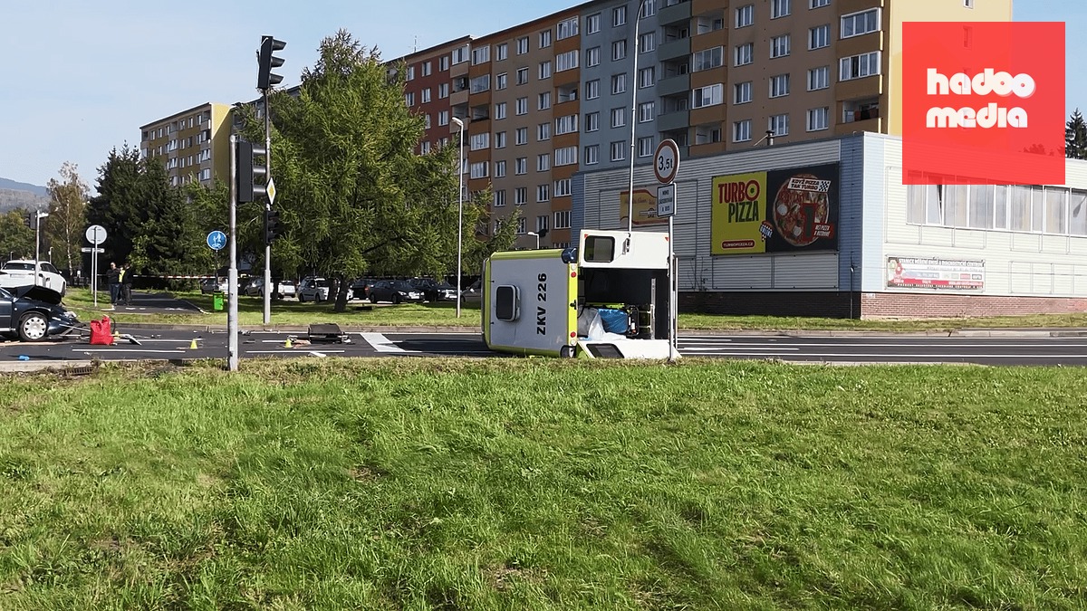 Nehoda sanitky na Karlovarsku z roku 2023