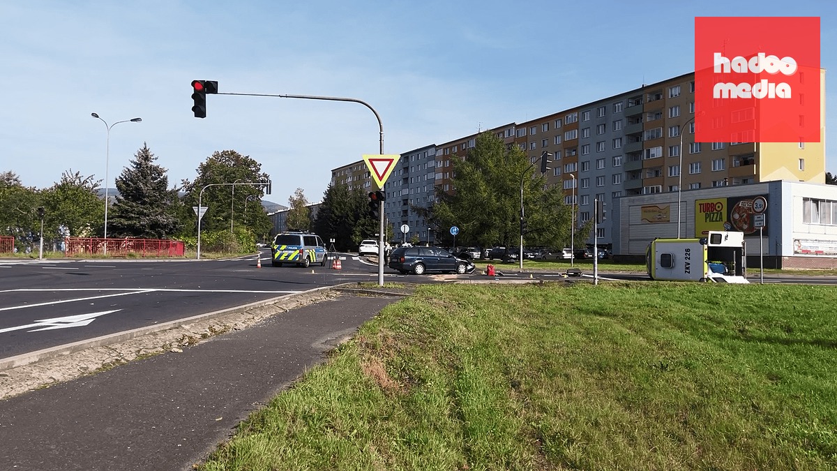 Nehoda sanitky na Karlovarsku z roku 2023