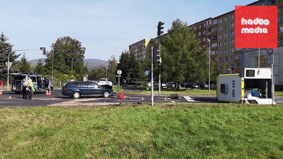 Nehoda sanitky na Karlovarsku z roku 2023
