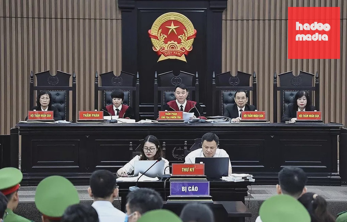TAND Hà Nội trong một phiên xét xử đại án kinh tế liên quan sai phạm đấu thầu, tham nhũng tại nhiều tỉnh thành. Ảnh: Danh Lam