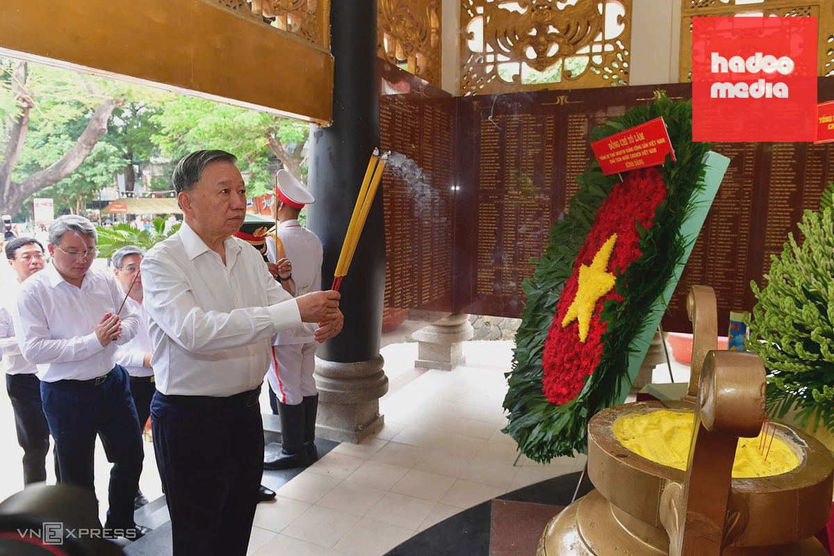 Tổng Bí thư, Chủ tịch nước Tô Lâm dâng hương các anh hùng liệt sĩ tại công viên Lê Thị Riêng. Ảnh: Thanh Tùng