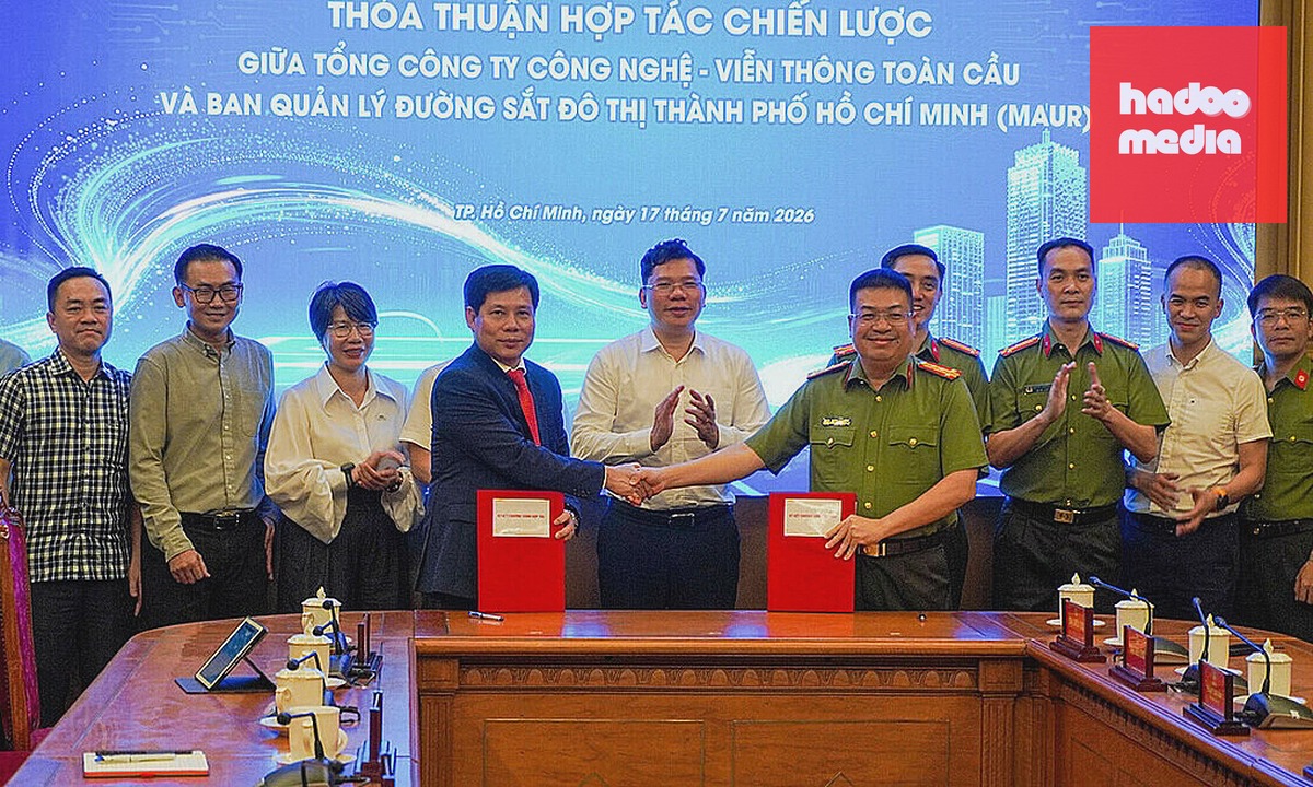 Lãnh đạo MAUR và GTEL ký bản ghi nhớ hợp tác, chiều 17/7. Ảnh: Hạ Giang