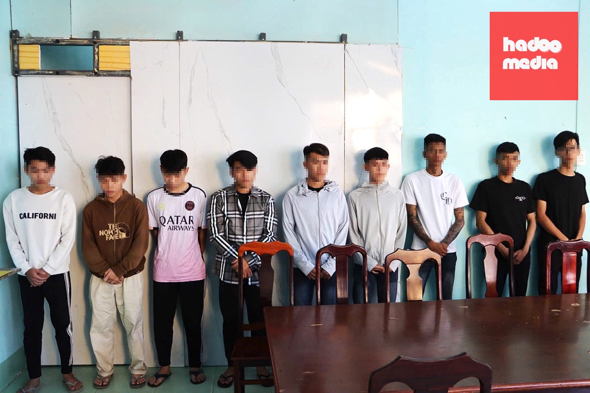 Các bị can liên quan trong vụ án giết người, gây rối trật tự công cộng và sử dụng vũ khí quân dụng trái phép xảy ra ở phường Rạch Giá (tỉnh An Giang) ngày 24-9-2025 - Ảnh: CACC