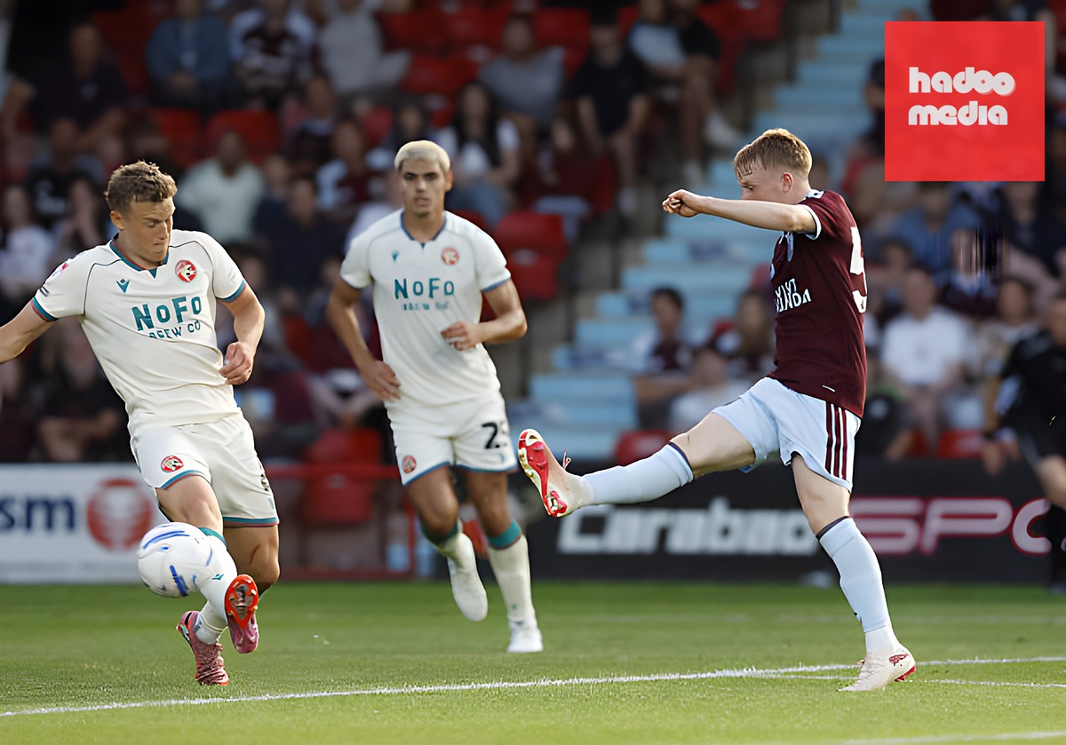 Aston Villa thắng dễ Walsall trên sân khách. Ảnh: Getty Images