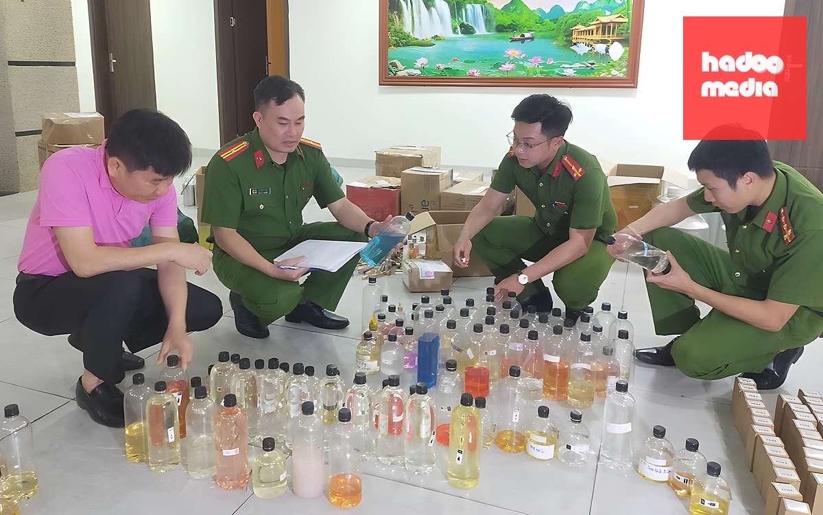 Rất nhiều loại hương liệu được sử dụng cho việc pha chế, phối trộn thành nước hoa giả thương hiệu nổi tiếng. Ảnh: Lam Sơn