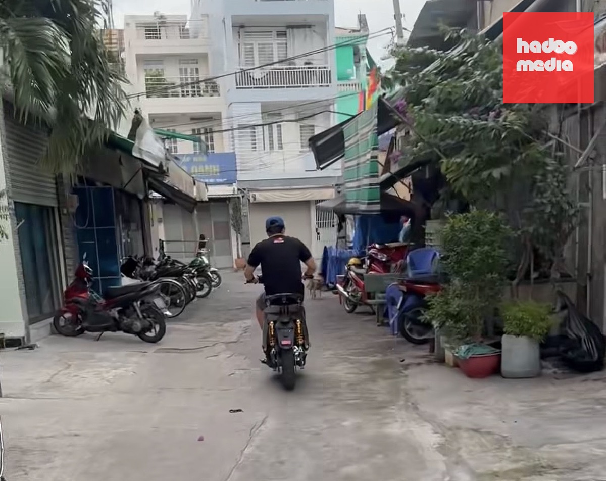 Ngang nhiên vi phạm pháp luật và đăng tải công khai trên mạng xã hội - Ảnh cắt từ clip