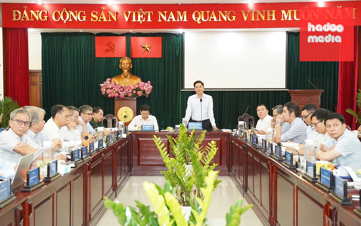 Khoảng 100 chuyên gia đầu ngành trong và ngoài nước góp ý giúp TP.HCM triển khai dự án đường vượt biển - Ảnh: THUẬN VĂN